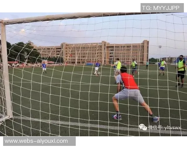 乌法与多明萨尔的激烈对决揭示了足球战术与团队协作的重要性 乌法与多明萨尔的激烈对决揭示了足球战术与团队协作的重要性