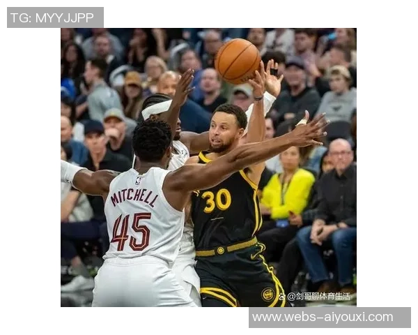 勇士与骑士精彩对决高清图片回顾展现篮球激情与团队精神 勇士与骑士精彩对决高清图片回顾展现篮球激情与团队精神